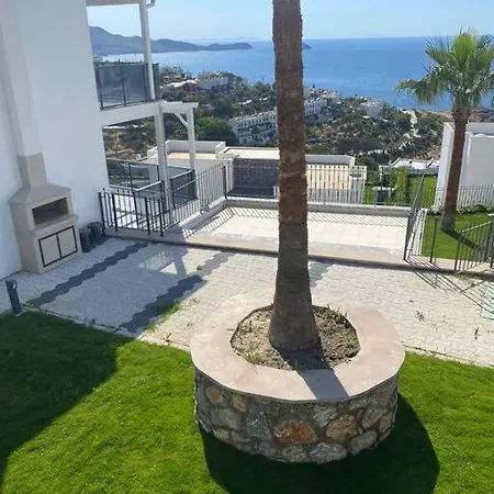 Yalikavak'ta Deniz Manzarali Tatil Evi 別荘 *